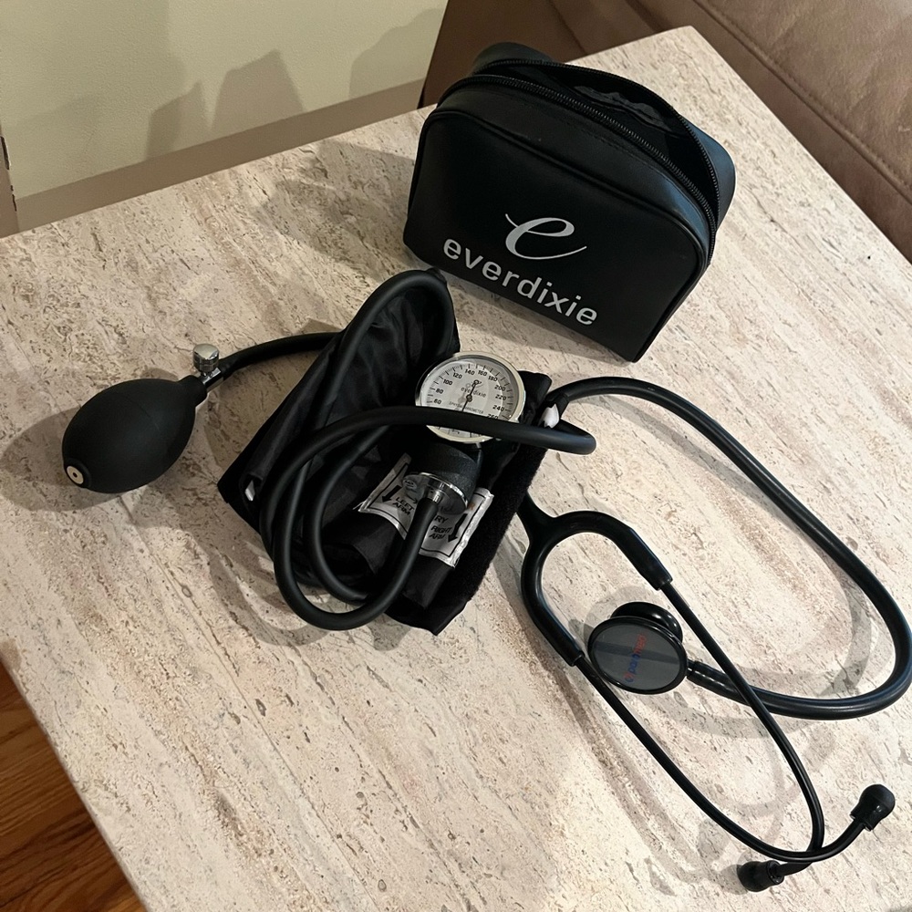 Everdixie Black Sphygmomanometer & Paramed Stethoscope ***bubdle